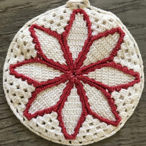 Handcrafted Vintage Crochet Pinwheel Potholders - Red and Green - Christmas - Picture 5 of 6